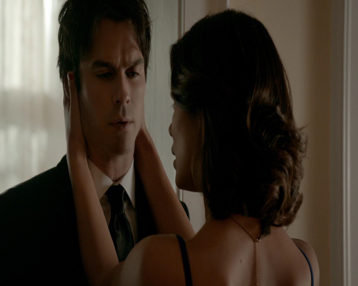 VampireDiaries-dot-nl_VampireDiaries-8x09TheSimpleIntimacyoftheNearTouch0421.jpg