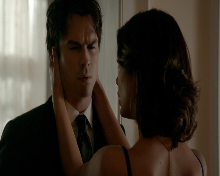 VampireDiaries-dot-nl_VampireDiaries-8x09TheSimpleIntimacyoftheNearTouch0423.jpg