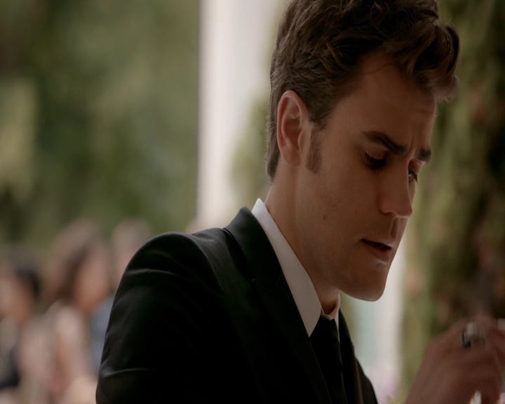 VampireDiaries-dot-nl_VampireDiaries-8x09TheSimpleIntimacyoftheNearTouch0467.jpg