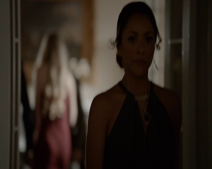 VampireDiaries-dot-nl_VampireDiaries-8x09TheSimpleIntimacyoftheNearTouch0504.jpg