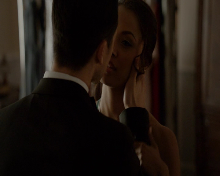 VampireDiaries-dot-nl_VampireDiaries-8x09TheSimpleIntimacyoftheNearTouch0510.jpg