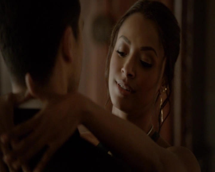 VampireDiaries-dot-nl_VampireDiaries-8x09TheSimpleIntimacyoftheNearTouch0539.jpg