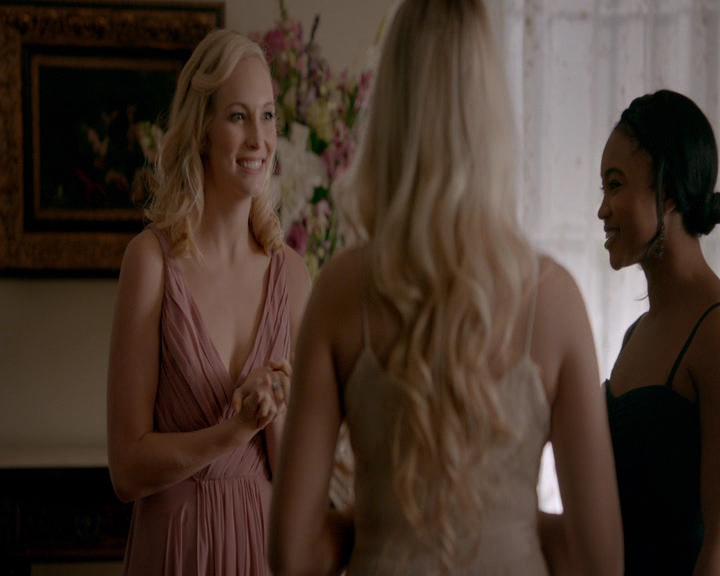 VampireDiaries-dot-nl_VampireDiaries-8x09TheSimpleIntimacyoftheNearTouch0619.jpg