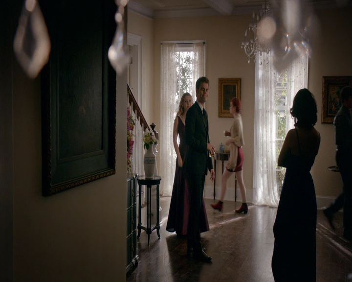 VampireDiaries-dot-nl_VampireDiaries-8x09TheSimpleIntimacyoftheNearTouch0761.jpg