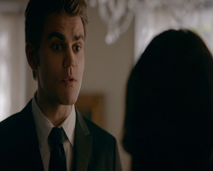 VampireDiaries-dot-nl_VampireDiaries-8x09TheSimpleIntimacyoftheNearTouch0800.jpg