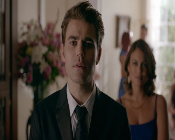 VampireDiaries-dot-nl_VampireDiaries-8x09TheSimpleIntimacyoftheNearTouch0819.jpg