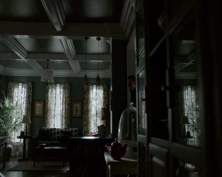 VampireDiaries-dot-nl_VampireDiaries-8x09TheSimpleIntimacyoftheNearTouch0827.jpg