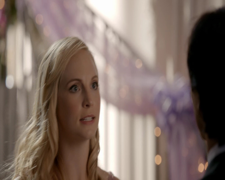 VampireDiaries-dot-nl_VampireDiaries-8x09TheSimpleIntimacyoftheNearTouch1009.jpg