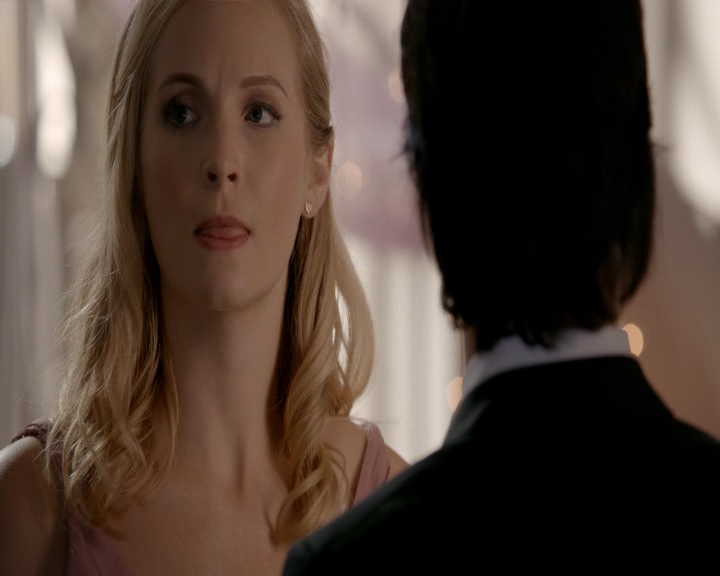 VampireDiaries-dot-nl_VampireDiaries-8x09TheSimpleIntimacyoftheNearTouch1014.jpg