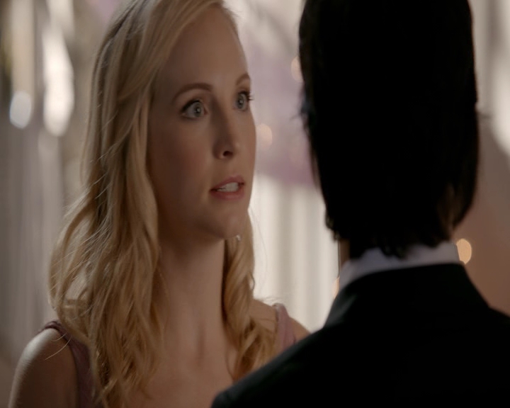 VampireDiaries-dot-nl_VampireDiaries-8x09TheSimpleIntimacyoftheNearTouch1015.jpg