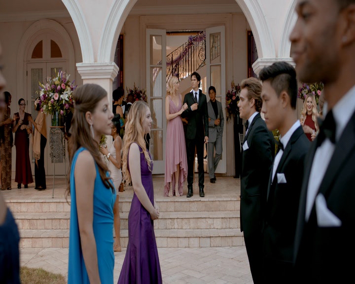 VampireDiaries-dot-nl_VampireDiaries-8x09TheSimpleIntimacyoftheNearTouch1027.jpg