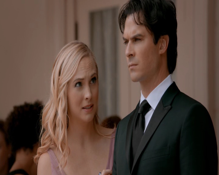 VampireDiaries-dot-nl_VampireDiaries-8x09TheSimpleIntimacyoftheNearTouch1034.jpg