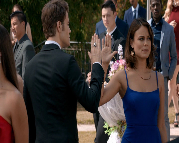 VampireDiaries-dot-nl_VampireDiaries-8x09TheSimpleIntimacyoftheNearTouch1047.jpg