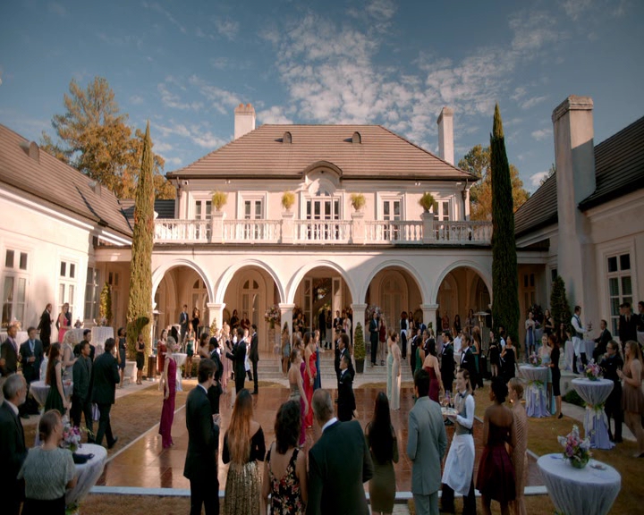 VampireDiaries-dot-nl_VampireDiaries-8x09TheSimpleIntimacyoftheNearTouch1060.jpg