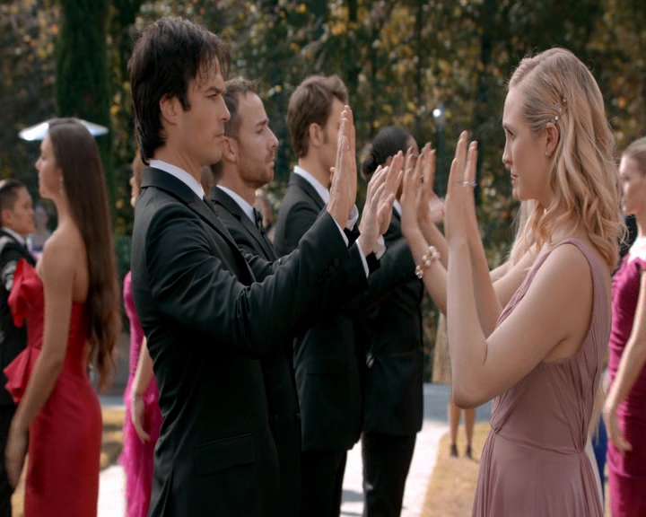 VampireDiaries-dot-nl_VampireDiaries-8x09TheSimpleIntimacyoftheNearTouch1061.jpg