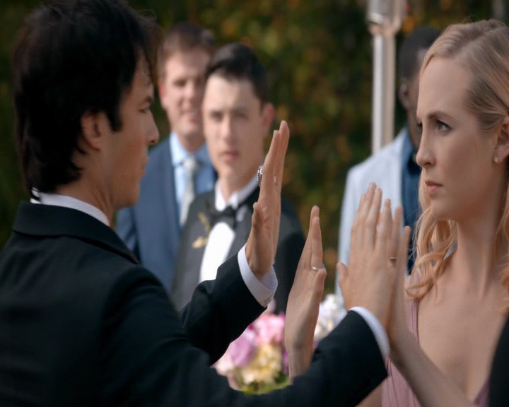 VampireDiaries-dot-nl_VampireDiaries-8x09TheSimpleIntimacyoftheNearTouch1062.jpg