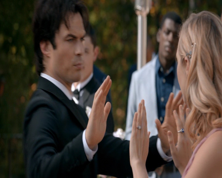 VampireDiaries-dot-nl_VampireDiaries-8x09TheSimpleIntimacyoftheNearTouch1063.jpg