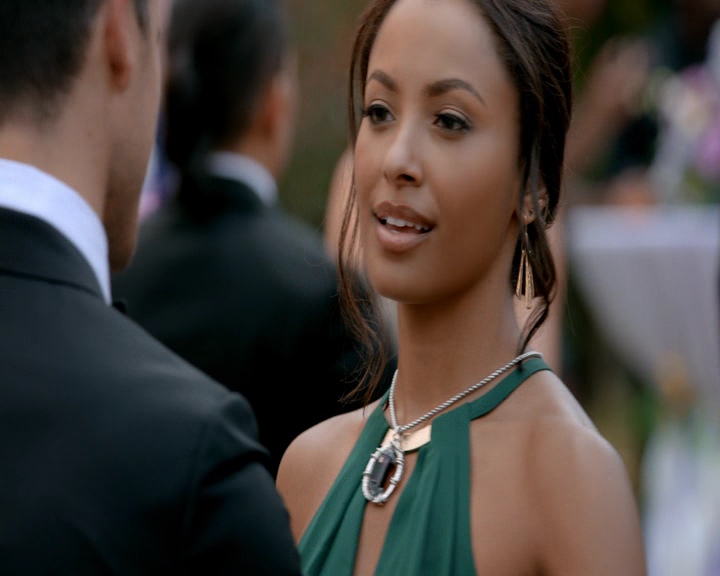 VampireDiaries-dot-nl_VampireDiaries-8x09TheSimpleIntimacyoftheNearTouch1082.jpg