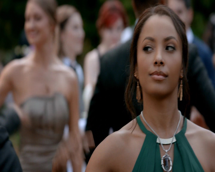 VampireDiaries-dot-nl_VampireDiaries-8x09TheSimpleIntimacyoftheNearTouch1087.jpg