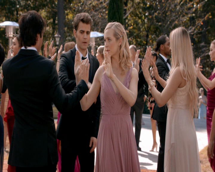 VampireDiaries-dot-nl_VampireDiaries-8x09TheSimpleIntimacyoftheNearTouch1138.jpg