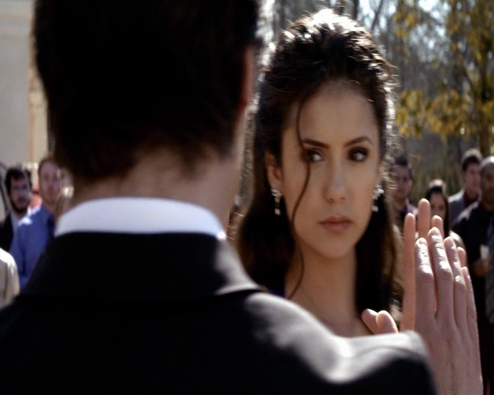 VampireDiaries-dot-nl_VampireDiaries-8x09TheSimpleIntimacyoftheNearTouch1239.jpg