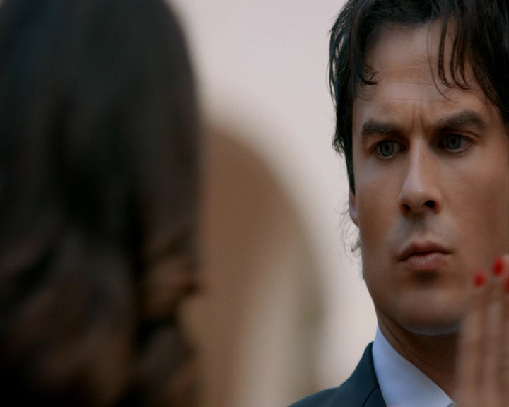 VampireDiaries-dot-nl_VampireDiaries-8x09TheSimpleIntimacyoftheNearTouch1240.jpg