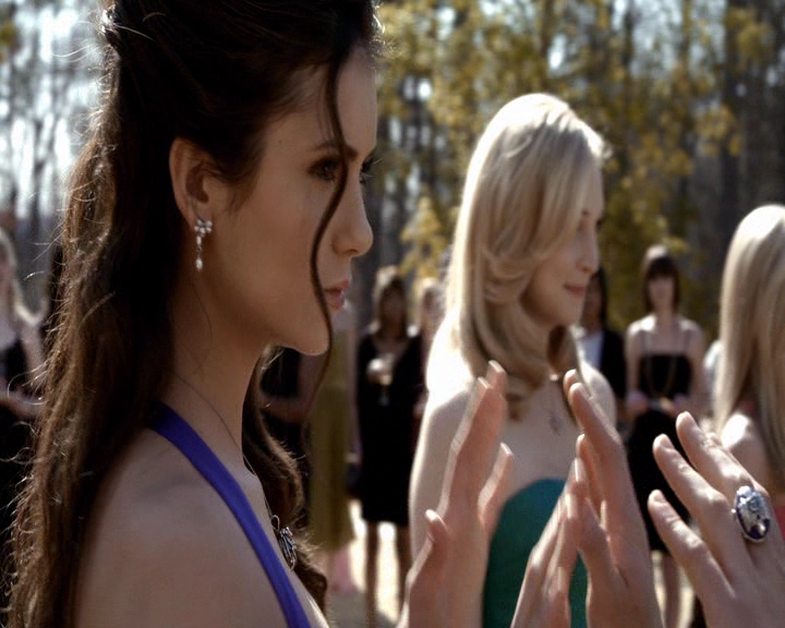 VampireDiaries-dot-nl_VampireDiaries-8x09TheSimpleIntimacyoftheNearTouch1242.jpg