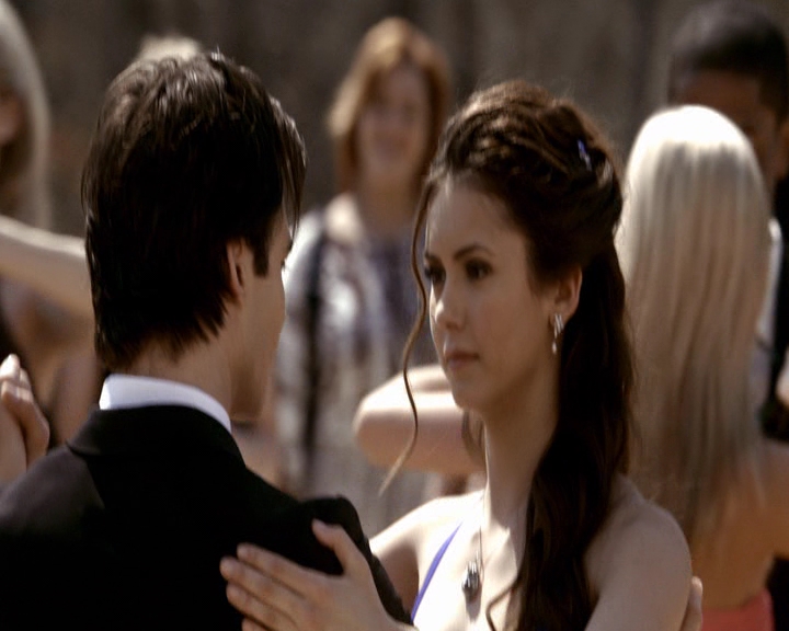 VampireDiaries-dot-nl_VampireDiaries-8x09TheSimpleIntimacyoftheNearTouch1245.jpg