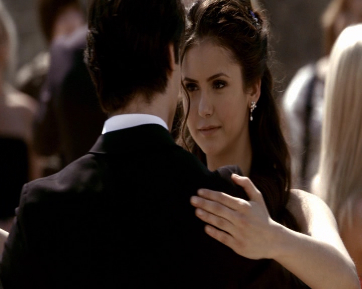 VampireDiaries-dot-nl_VampireDiaries-8x09TheSimpleIntimacyoftheNearTouch1246.jpg