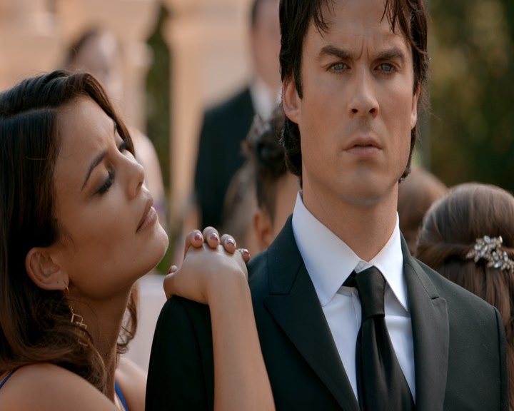 VampireDiaries-dot-nl_VampireDiaries-8x09TheSimpleIntimacyoftheNearTouch1271.jpg