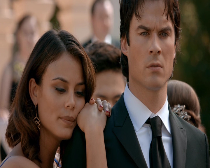 VampireDiaries-dot-nl_VampireDiaries-8x09TheSimpleIntimacyoftheNearTouch1272.jpg