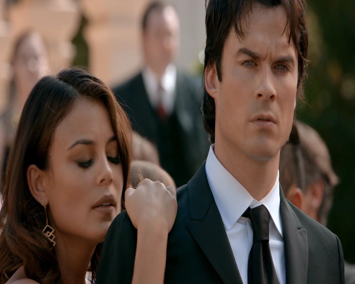 VampireDiaries-dot-nl_VampireDiaries-8x09TheSimpleIntimacyoftheNearTouch1273.jpg