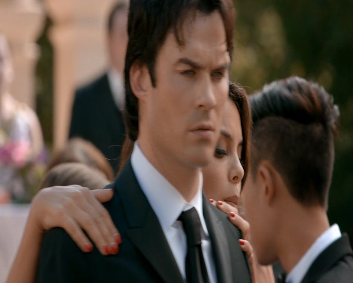 VampireDiaries-dot-nl_VampireDiaries-8x09TheSimpleIntimacyoftheNearTouch1274.jpg