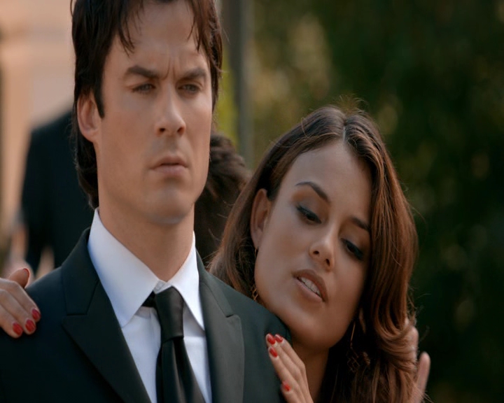 VampireDiaries-dot-nl_VampireDiaries-8x09TheSimpleIntimacyoftheNearTouch1275.jpg