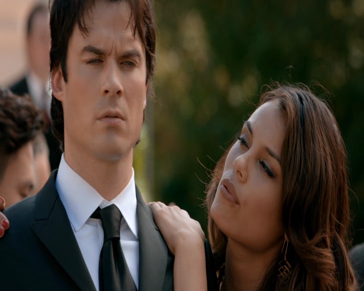 VampireDiaries-dot-nl_VampireDiaries-8x09TheSimpleIntimacyoftheNearTouch1276.jpg