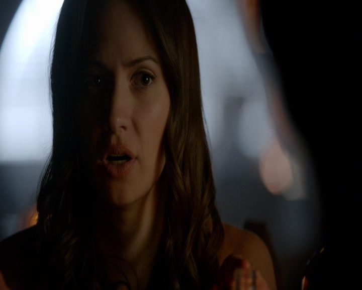 VampireDiaries-dot-nl_VampireDiaries-8x09TheSimpleIntimacyoftheNearTouch1300.jpg