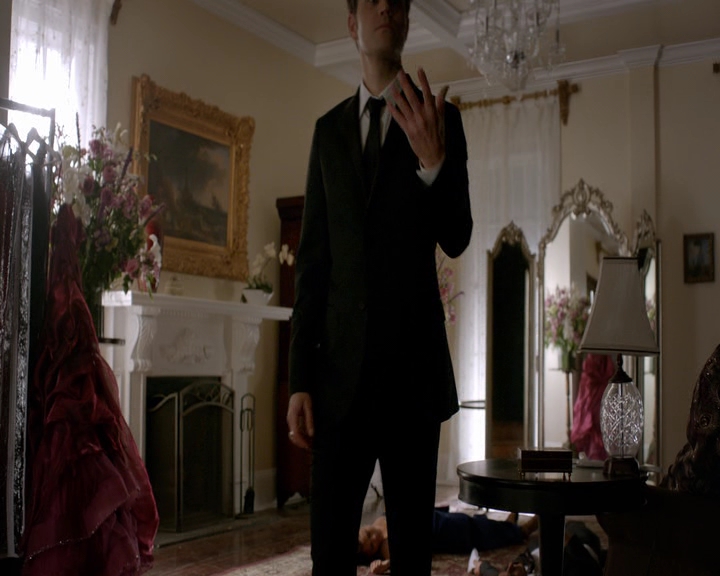 VampireDiaries-dot-nl_VampireDiaries-8x09TheSimpleIntimacyoftheNearTouch1591.jpg