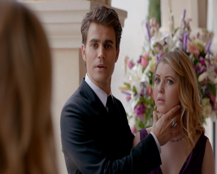 VampireDiaries-dot-nl_VampireDiaries-8x09TheSimpleIntimacyoftheNearTouch1621.jpg