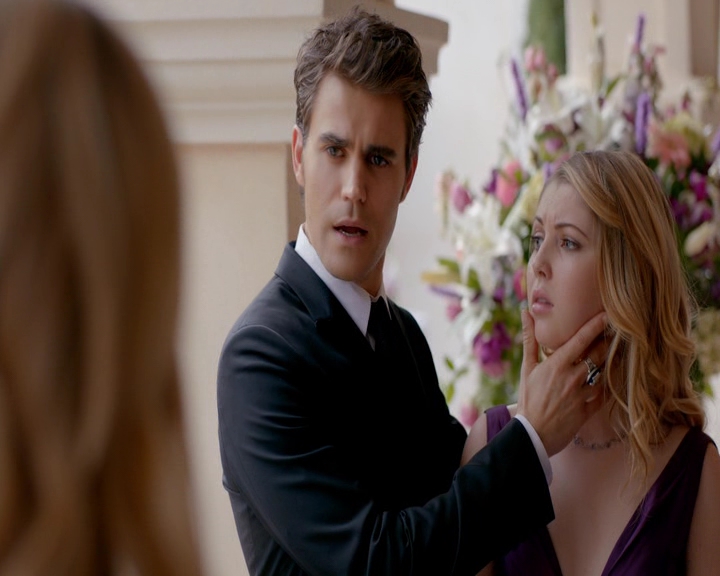 VampireDiaries-dot-nl_VampireDiaries-8x09TheSimpleIntimacyoftheNearTouch1626.jpg