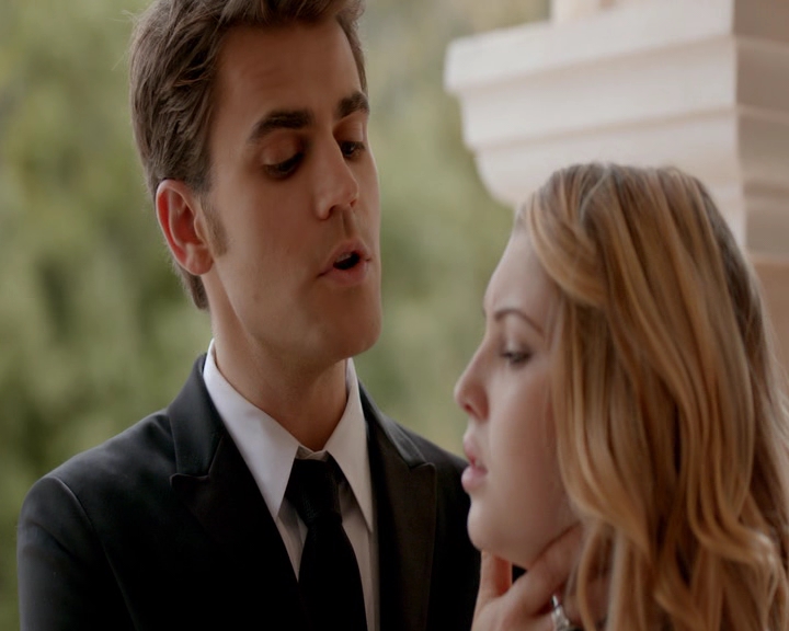 VampireDiaries-dot-nl_VampireDiaries-8x09TheSimpleIntimacyoftheNearTouch1630.jpg