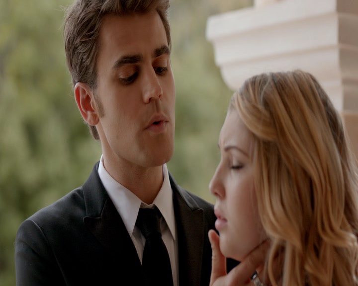 VampireDiaries-dot-nl_VampireDiaries-8x09TheSimpleIntimacyoftheNearTouch1631.jpg