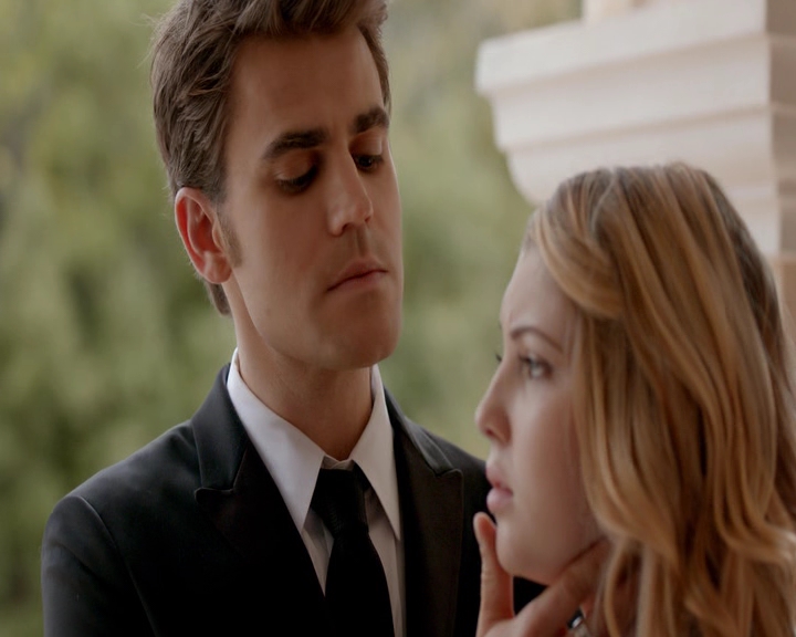 VampireDiaries-dot-nl_VampireDiaries-8x09TheSimpleIntimacyoftheNearTouch1632.jpg