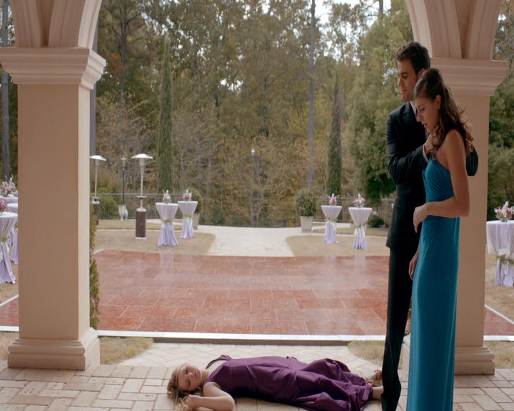 VampireDiaries-dot-nl_VampireDiaries-8x09TheSimpleIntimacyoftheNearTouch1641.jpg