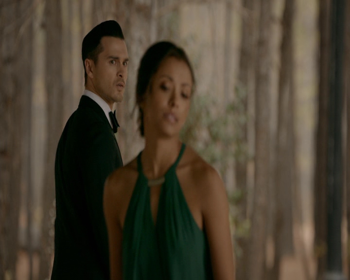 VampireDiaries-dot-nl_VampireDiaries-8x09TheSimpleIntimacyoftheNearTouch1670.jpg