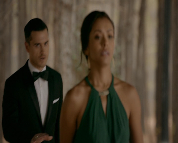 VampireDiaries-dot-nl_VampireDiaries-8x09TheSimpleIntimacyoftheNearTouch1671.jpg