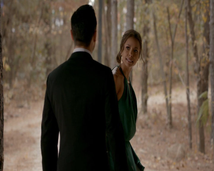 VampireDiaries-dot-nl_VampireDiaries-8x09TheSimpleIntimacyoftheNearTouch1673.jpg