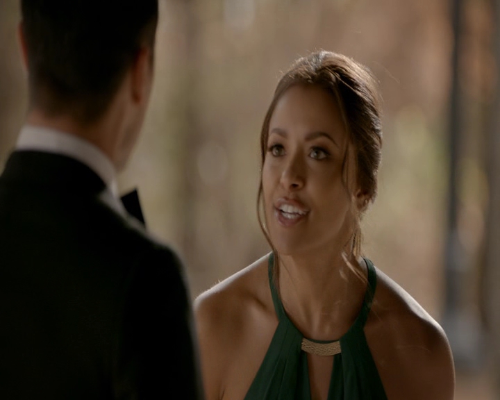 VampireDiaries-dot-nl_VampireDiaries-8x09TheSimpleIntimacyoftheNearTouch1677.jpg