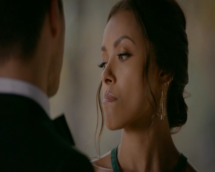 VampireDiaries-dot-nl_VampireDiaries-8x09TheSimpleIntimacyoftheNearTouch1711.jpg