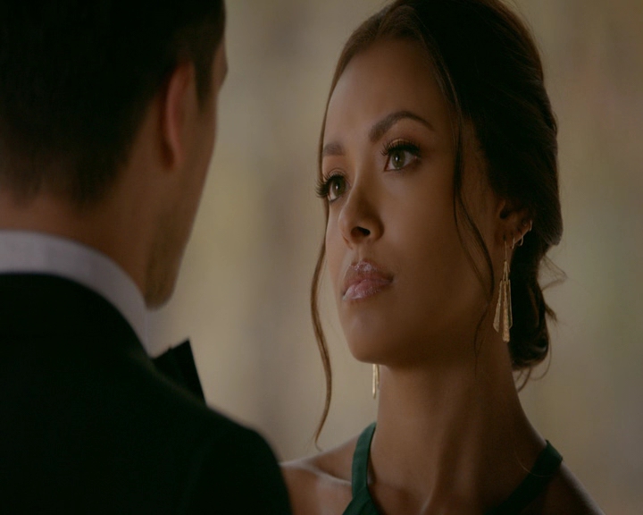 VampireDiaries-dot-nl_VampireDiaries-8x09TheSimpleIntimacyoftheNearTouch1718.jpg