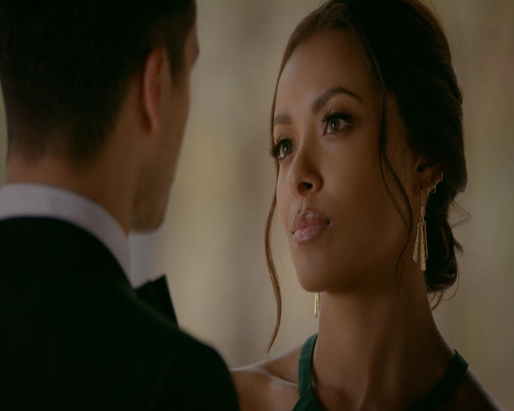 VampireDiaries-dot-nl_VampireDiaries-8x09TheSimpleIntimacyoftheNearTouch1719.jpg